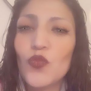 Meet your Posher, Casandra